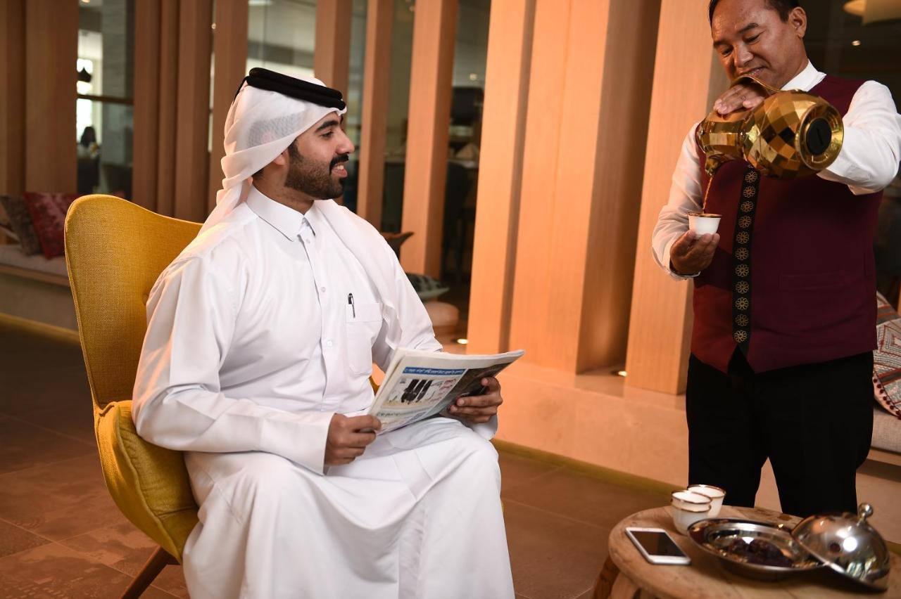 Sealine Beach, A Murwab Resort Mesaieed Exteriör bild A Qatari man wearing the dishda'a