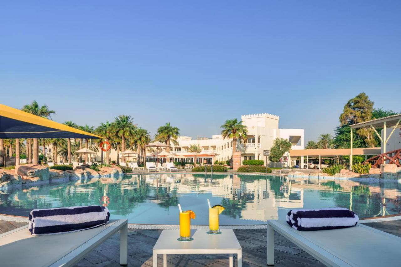 Sealine Beach, A Murwab Resort Mesaieed Exteriör bild The pool at the resort