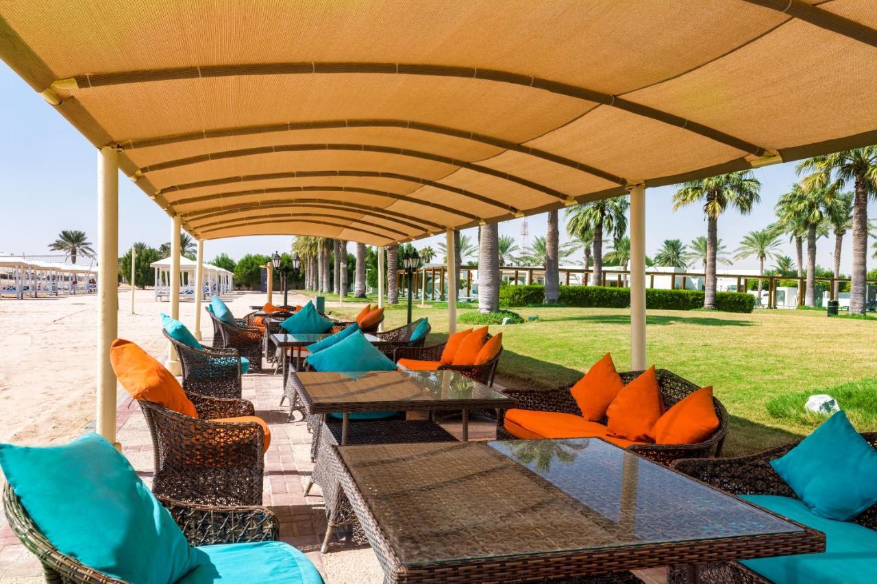 Sealine Beach, A Murwab Resort Mesaieed Exteriör bild The beach at the resort