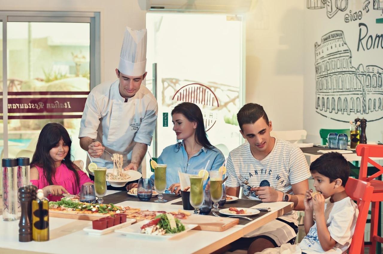 Sealine Beach, A Murwab Resort Mesaieed Exteriör bild Family dining at a restaurant